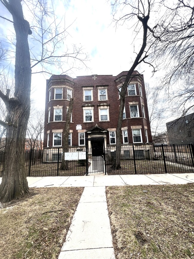 Building Photo - 5909 S Calumet Ave