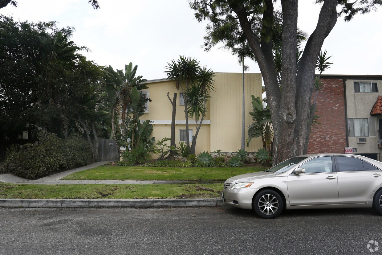 Building Photo - 3356 Mentone Ave
