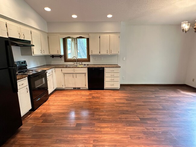Building Photo - Crystal Single Family Home, Large Fenced B...