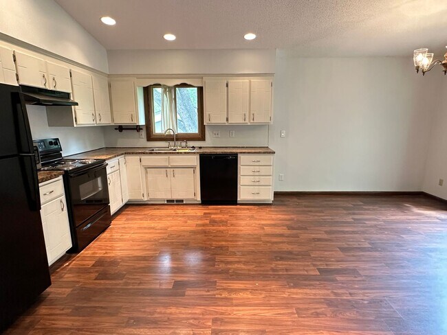 Foto del edificio - Crystal Single Family Home, Large Fenced B...