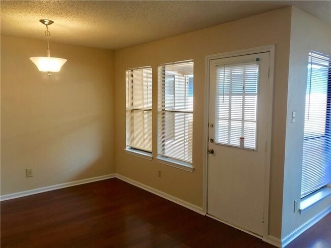 Foto del edificio - 2613 Alcott Ln
