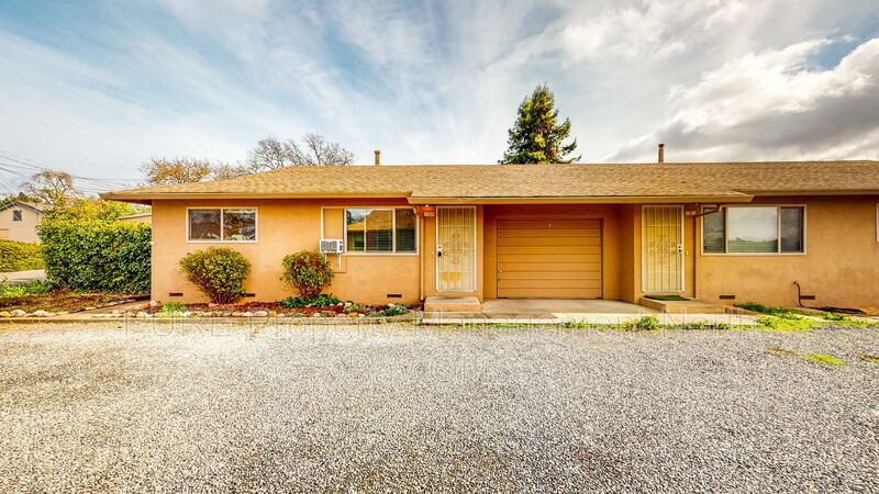 Primary Photo - 1104 Hart Ln