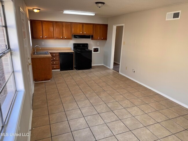 Building Photo - 2220 Ashland Dr