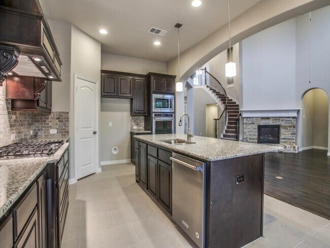 Foto del edificio - 6812 Humboldt Pl