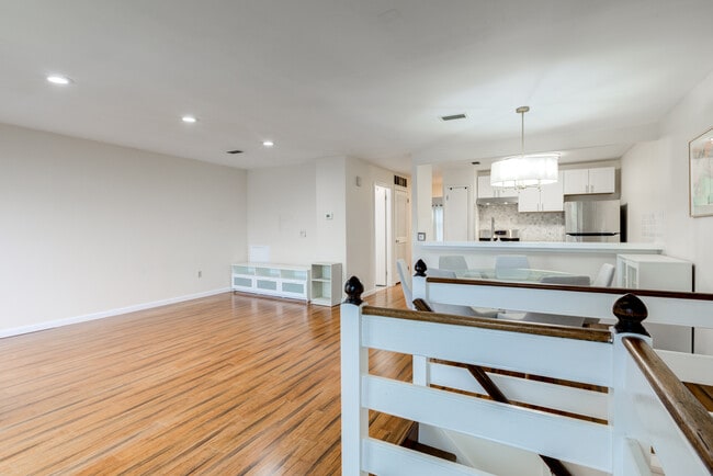 Foto del edificio - 421 Wendover Dr