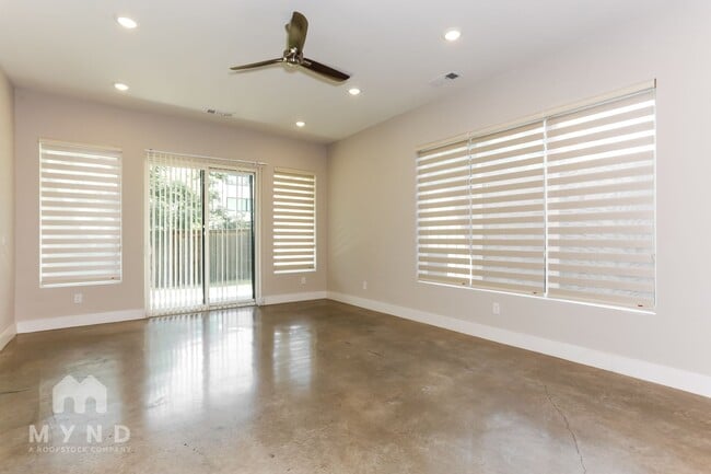 Building Photo - 2345 Vagas St
