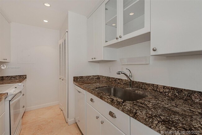 Building Photo - 255 Galen Dr