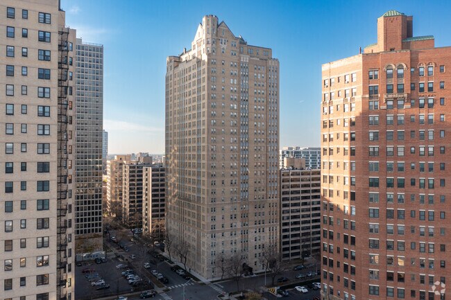 Foto del edificio - Kenwood Condo