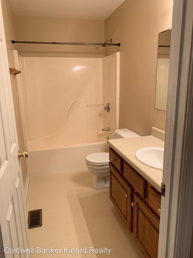 Building Photo - 2 br, 1.5 bath Apartment - 1223 Crown St NW