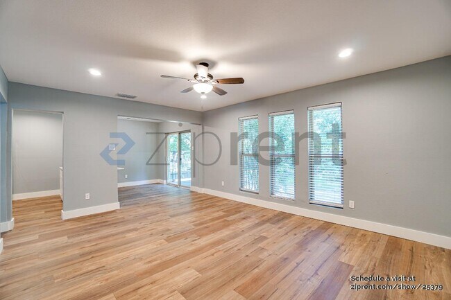 Foto del edificio - 5820 Sandhurst Ln