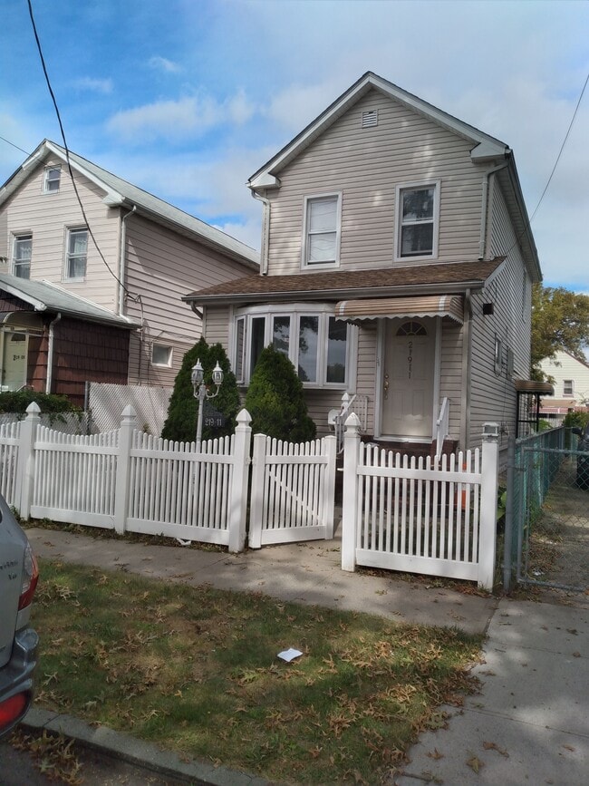 Photo - 115-11-211 219th St House