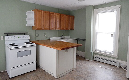 Foto del edificio - $1500 / 2 bdrm / 775ft2 – Brewer - Union St. – 1st Floor -  W/D Hookup