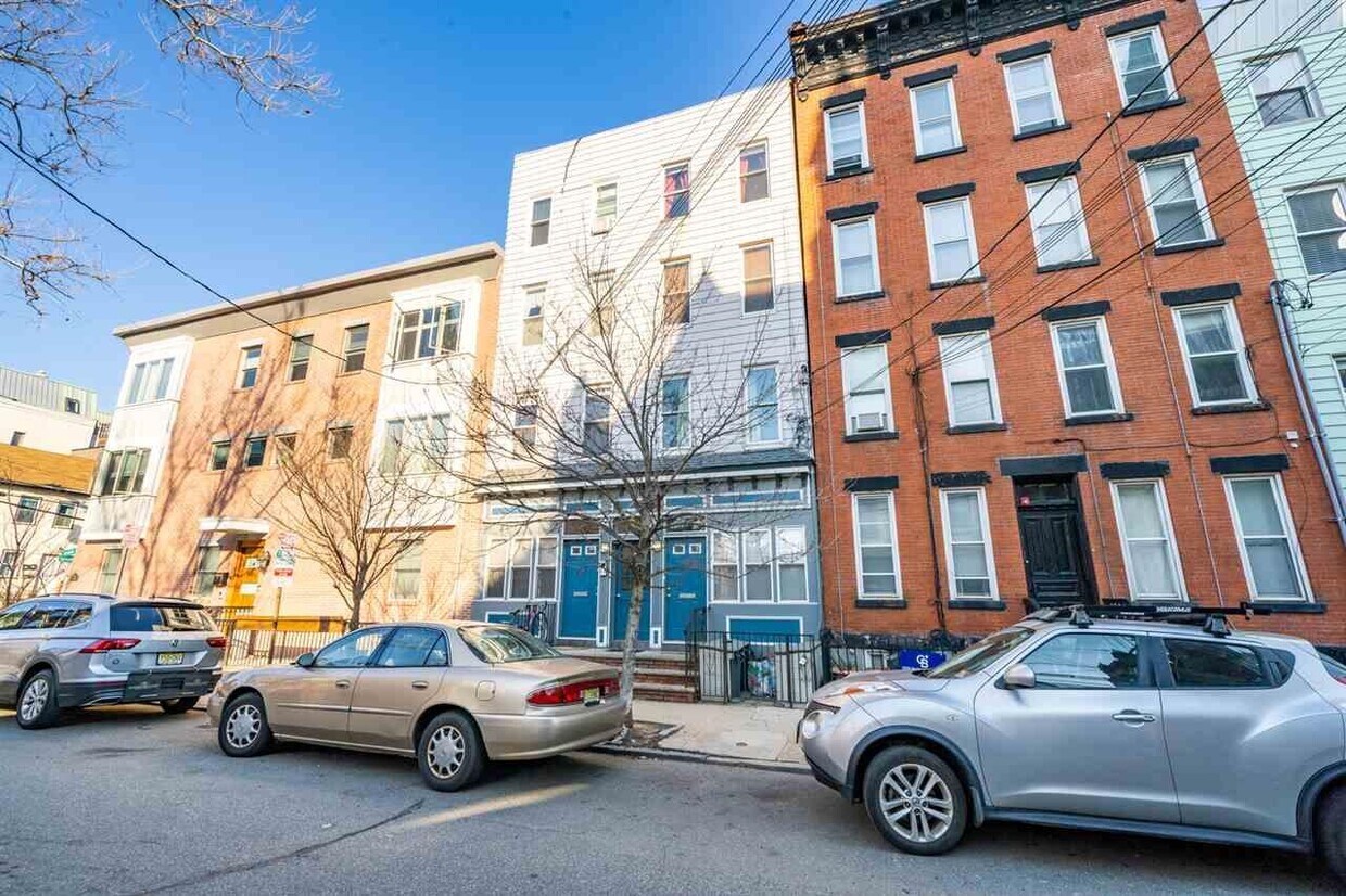 466 Monmouth St Unit 3R, Jersey City, NJ 07302 Condo for Rent in