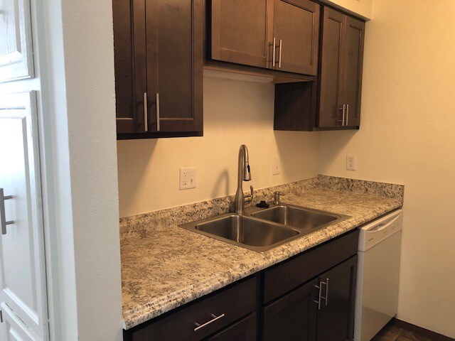 Foto principal - 5356 Monroe St