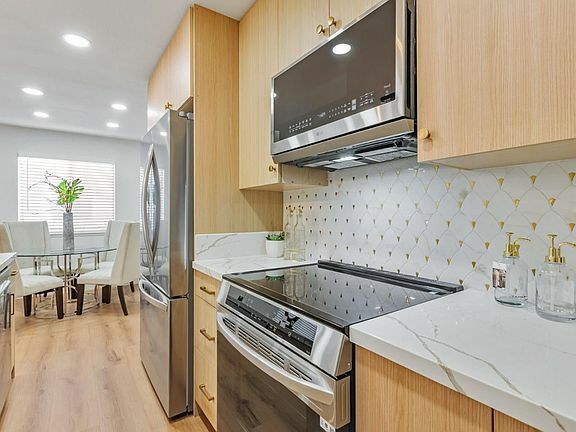 Foto del edificio - 824 Gilchrist Dr