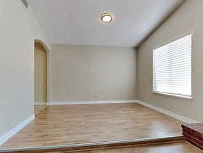Building Photo - 4054 Venita Ct