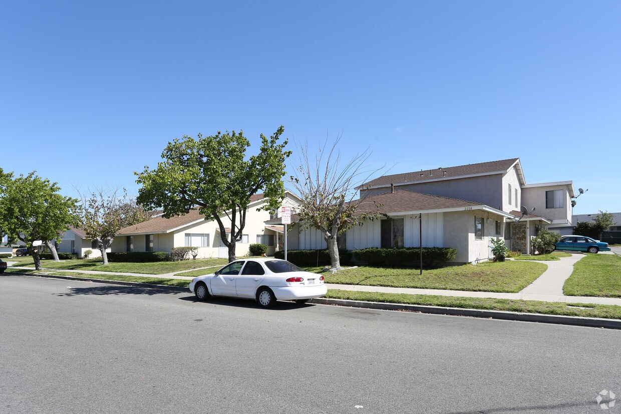 Primary Photo - Manzanita Apartments