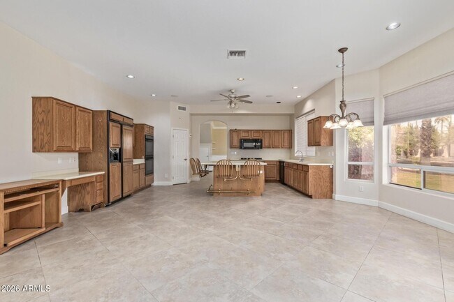 Building Photo - 589 N Acacia Dr