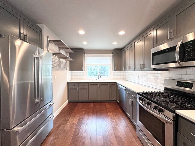 Building Photo - Beautiful Modern Home in N Portland!