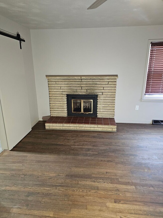 Building Photo - Newly Remodeled Property in Southeast Springfield