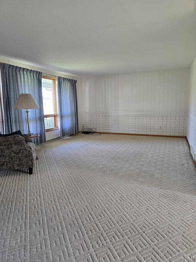 Foto del edificio - 16139 E Main St
