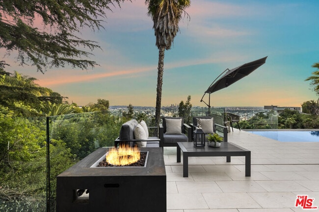 Foto del edificio - 2260 Maravilla Dr