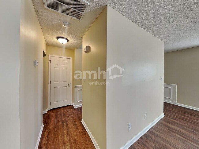 Building Photo - 7713 Autumnview Court