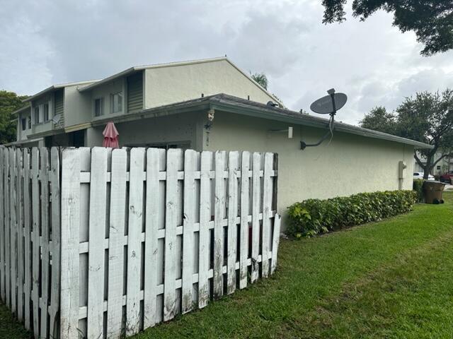 Building Photo - 860 Crystal Lake Dr