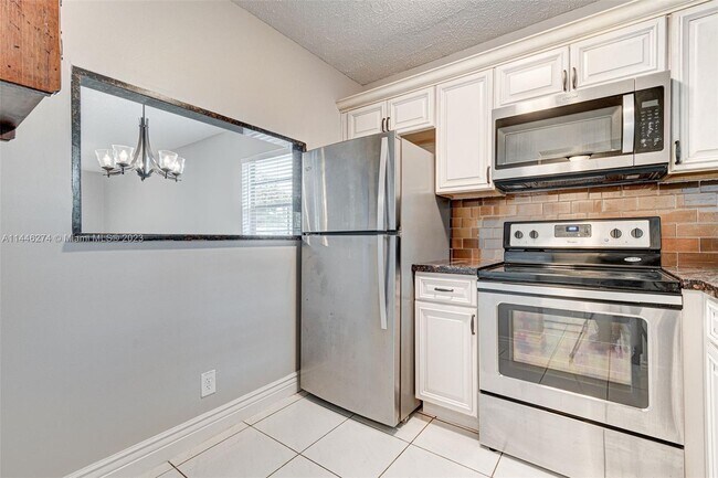 Building Photo - 3048 Sunrise Lakes Dr E