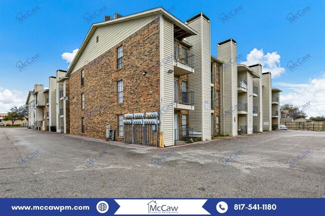 Photo - 9520 Royal Ln Apartment