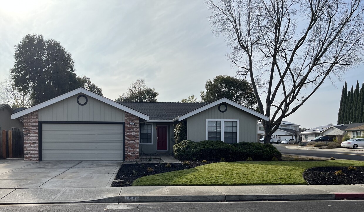Primary Photo - 519 Nottingham Dr