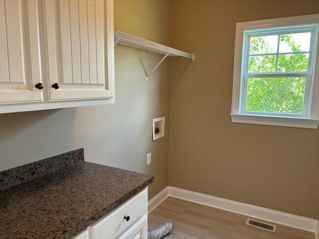 Building Photo - 200 Stillwater Creek Dr