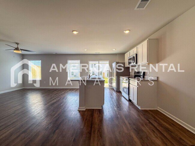 Building Photo - Privacy Fence Included!! View with 48 Hours Notice!
