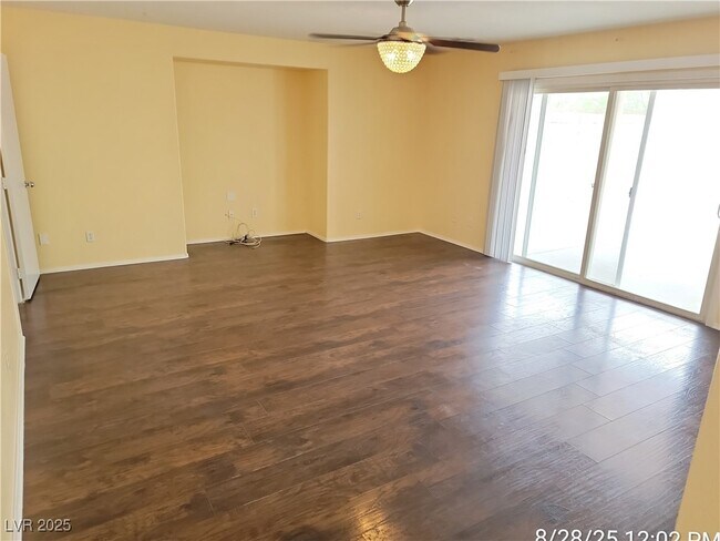 Building Photo - 818 Ribbon Grass Ave
