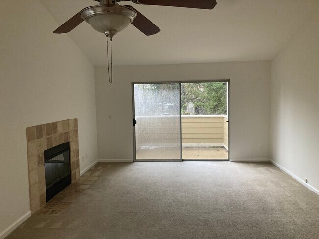 Foto del edificio - 100 Reflections Dr