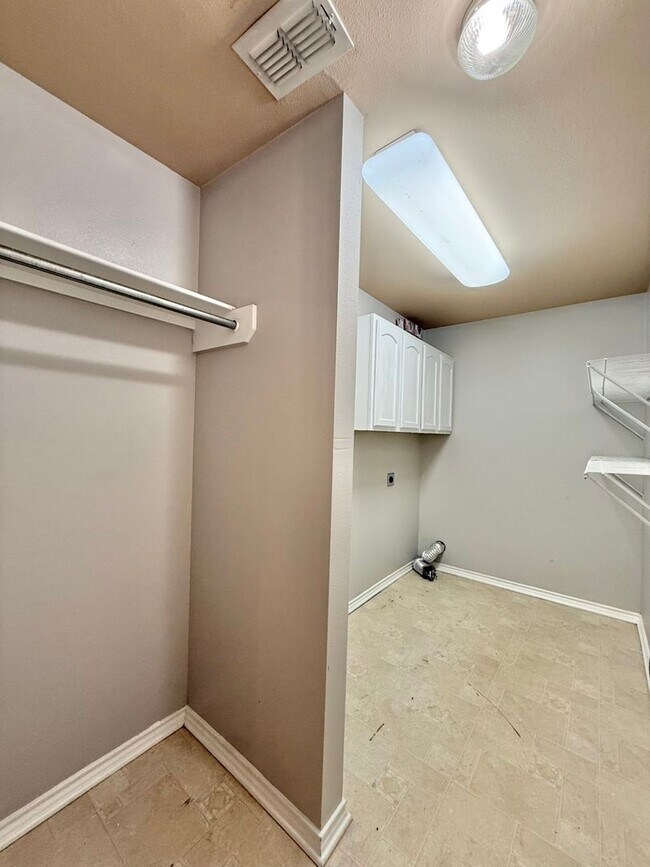 Foto del edificio - Stunning 4 Bedroom in Tyler! Available in ...