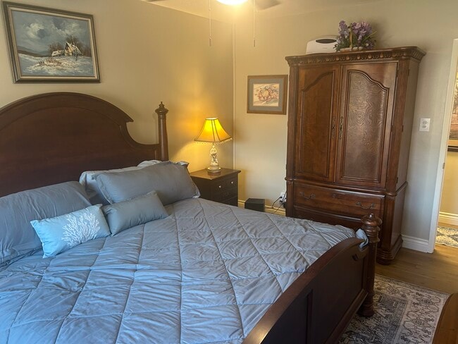 Building Photo - 208 N La Plaza