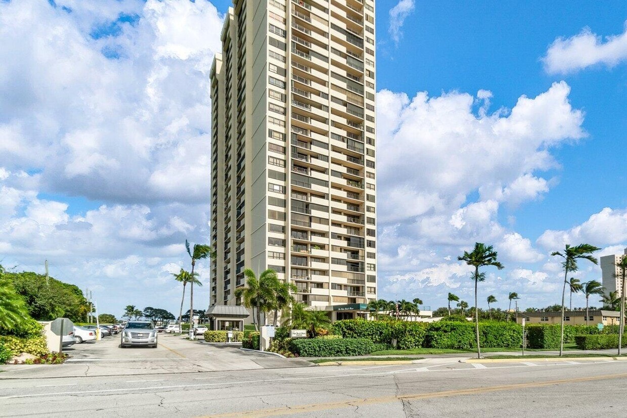 5600 S Flagler Dr Unit P209, West Palm Beach, FL 33405 Condo for Rent
