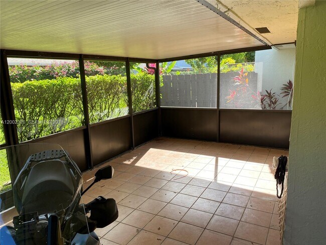 Foto del edificio - 16387 Water Way