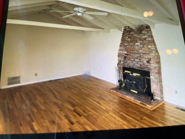 Foto del edificio - 278 Kelton Ave