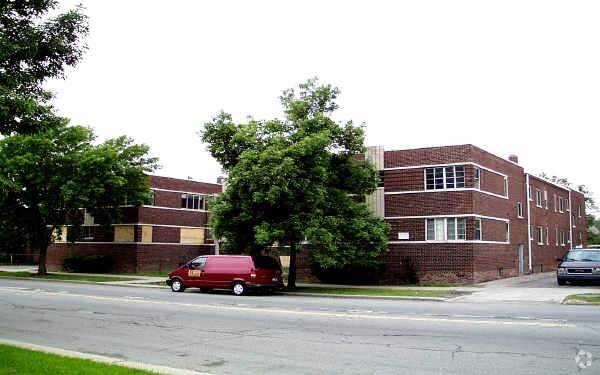 Primary Photo - 10435 --10445 Cadieux Rd