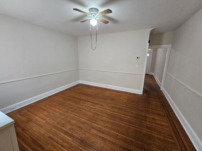 Foto del edificio - 2 Bedroom 1 Bathroom in Belair-Edison