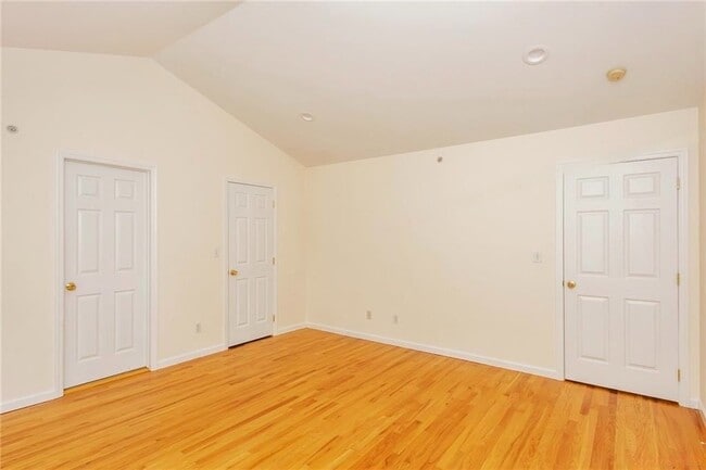 Foto del edificio - Impeccable 3 Bedroom Townhouse With Upscale Features $5500