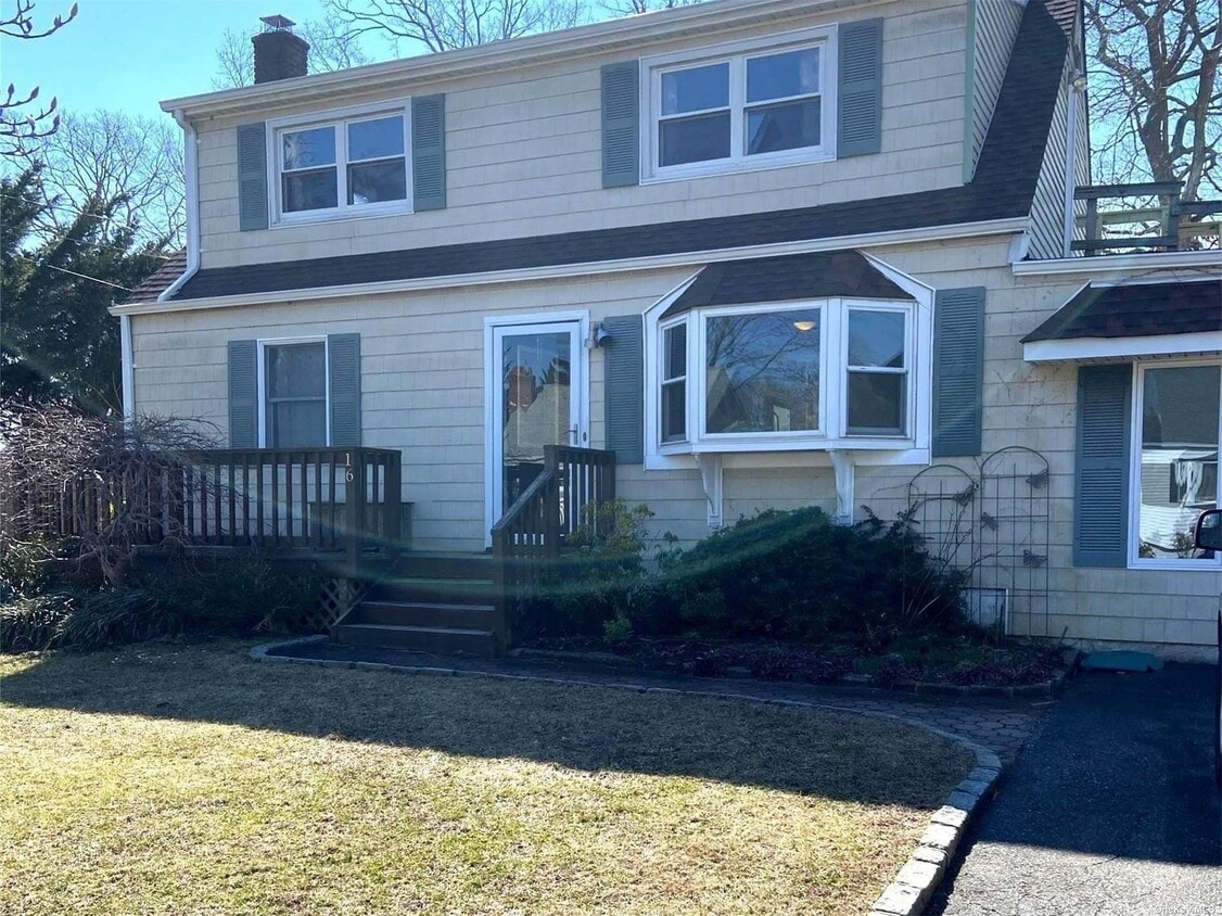 16 Alfan Dr, Sayville, NY 11782 House Rental in Sayville, NY