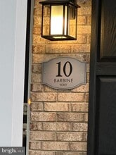 Building Photo - 10 Barbine Wy