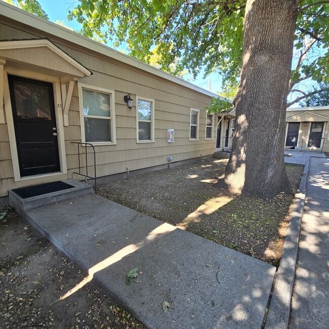 Building Photo - 307 N 9th St