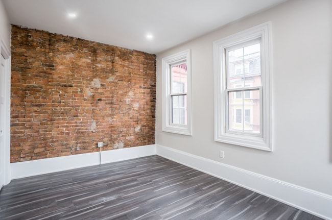 Building Photo - 45 Clarendon St
