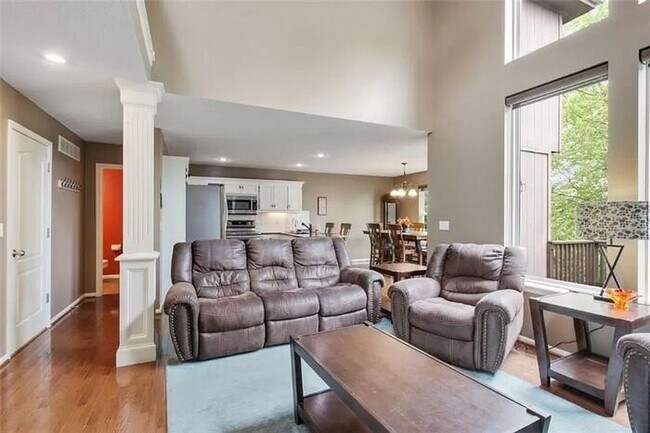 Foto del edificio - 3 Bedroom 2 1/2 Bath Available December 15