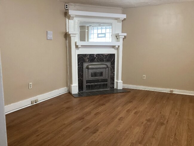 Foto del edificio - 4423 S Indiana Ave