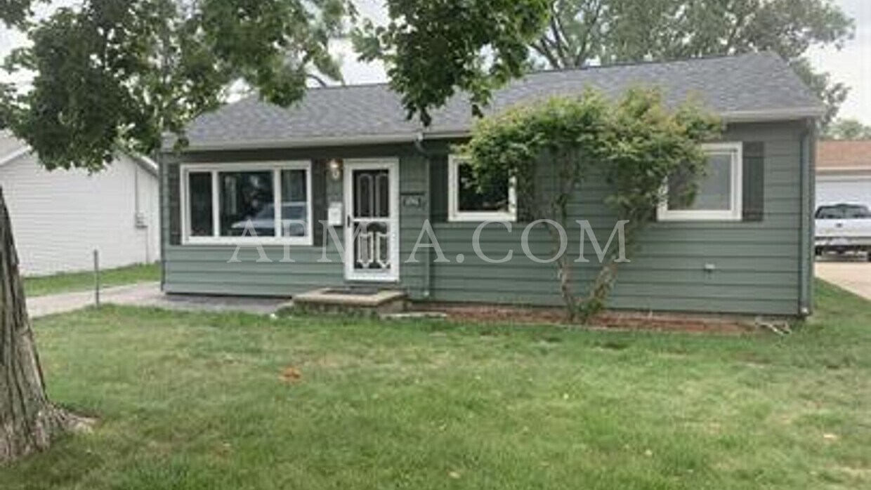 212 1st Ave, Hiawatha, IA 52233 House for Rent in Hiawatha, IA